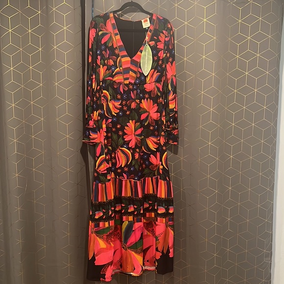 Banana Sky Printed V-Neck Maxi Dress - Picture 4 of 7